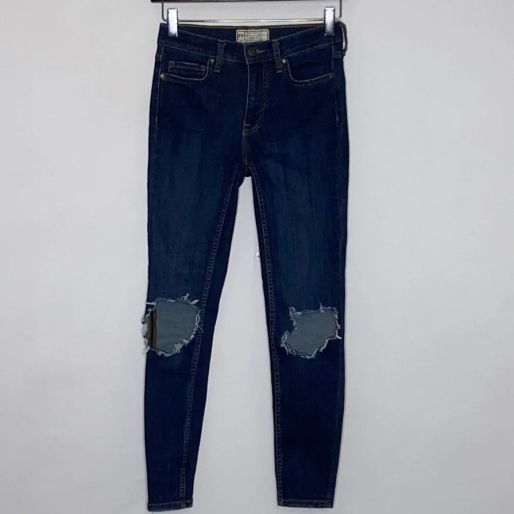 Free People Busted Knee Dark Wash Skinny Jeans  25